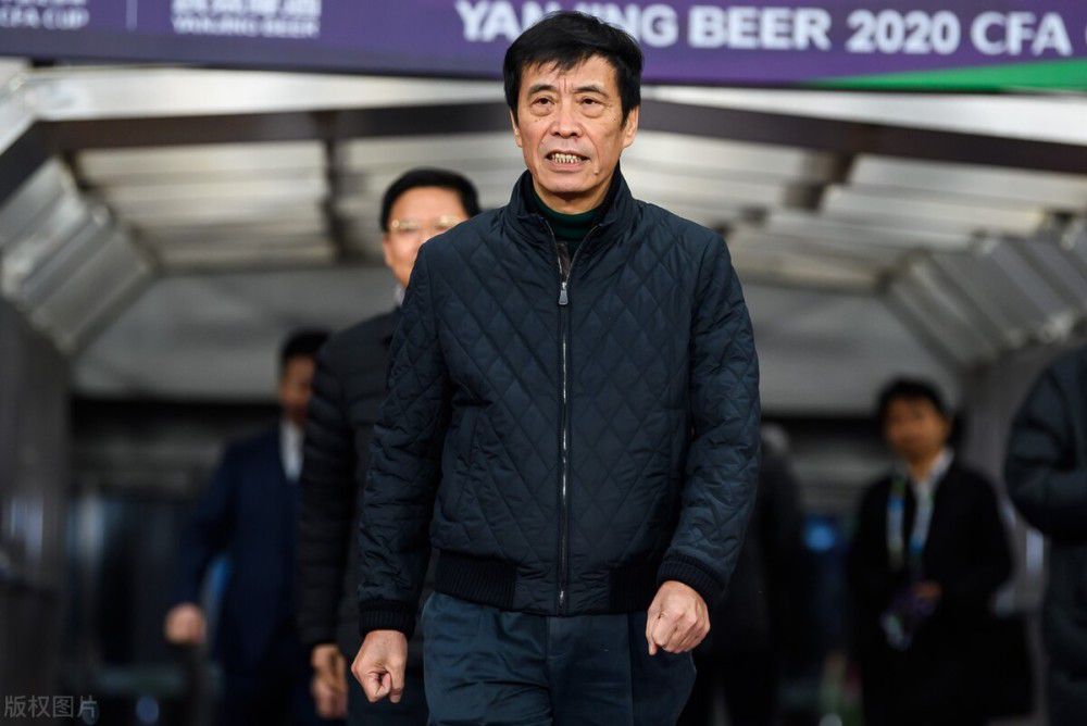 莱万助攻罗贝托再次超出，佩尼亚终场前贡献关键扑救。